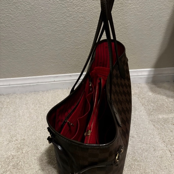 Louis Vuitton Neverfull Damier MM
Canvas Tote Bag - Picture 3 of 4